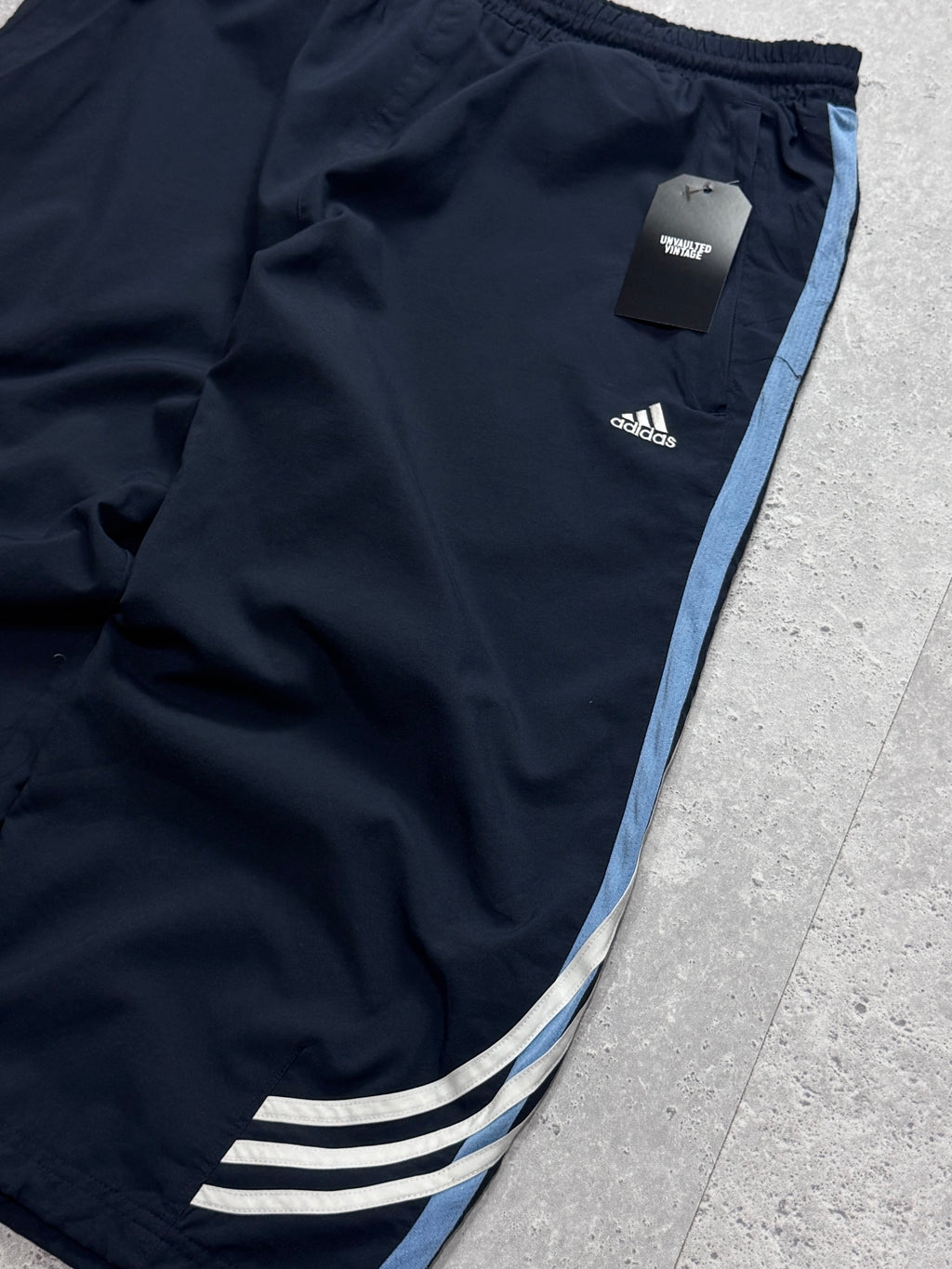 Vintage 2000s Adidas Adjustable 3/4 Track Shorts (M)