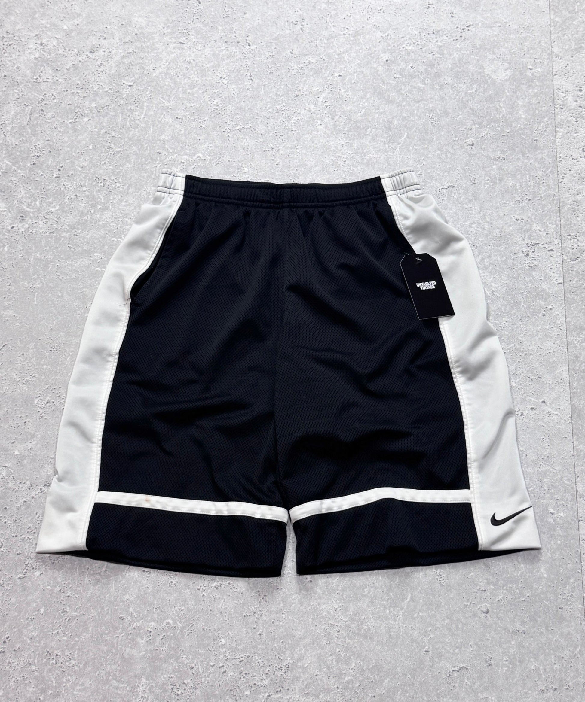 Vintage 2000s Nike Basketball Shorts (S)
