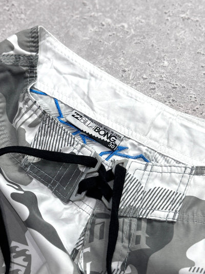 Vintage 2000s Billabong Camo Cargo Boardshorts (30”)