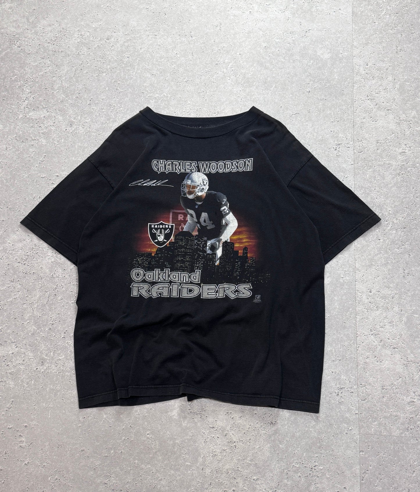 Vintage Oakland Raiders Charles Woodson NFL Player Tee (XL)