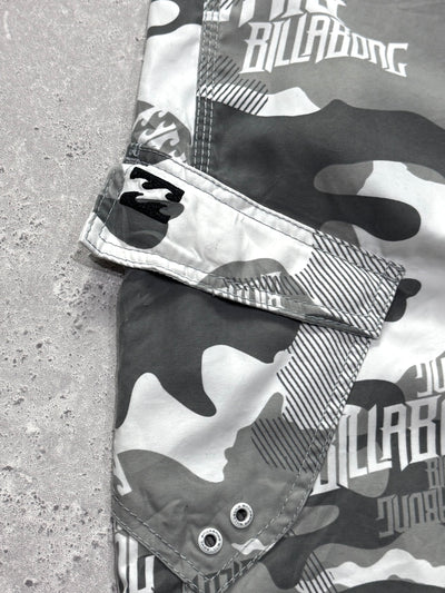 Vintage 2000s Billabong Camo Cargo Boardshorts (30”)