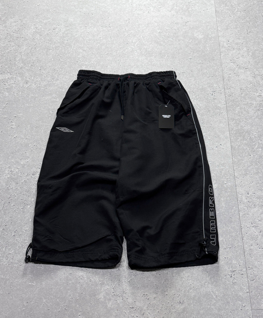 Vintage 2000s Umbro Adjustable 3/4 Track Shorts (M)