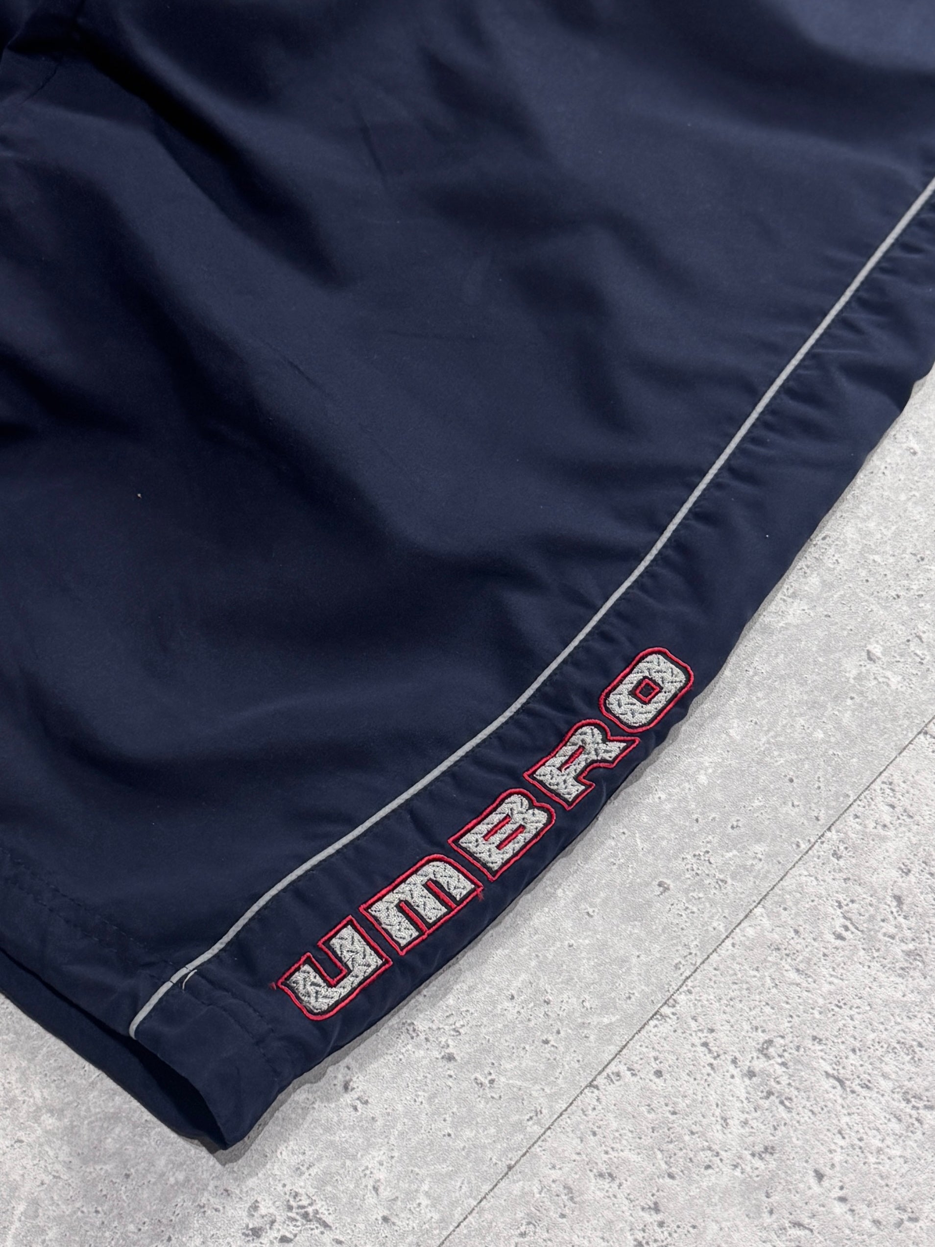 Vintage 2000s Umbro Adjustable 3/4 Track Shorts (M)
