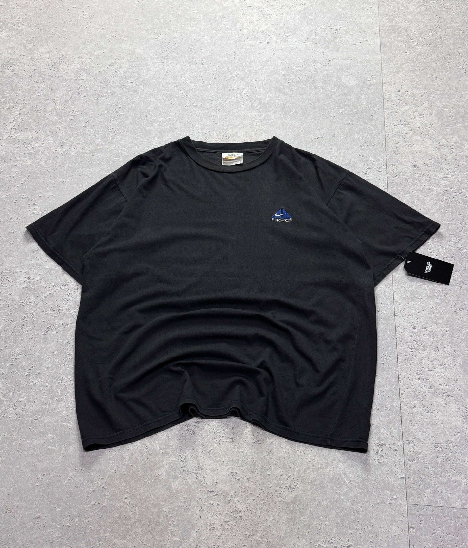 Vintage 90s Nike ACG Embroidered Tee (L)