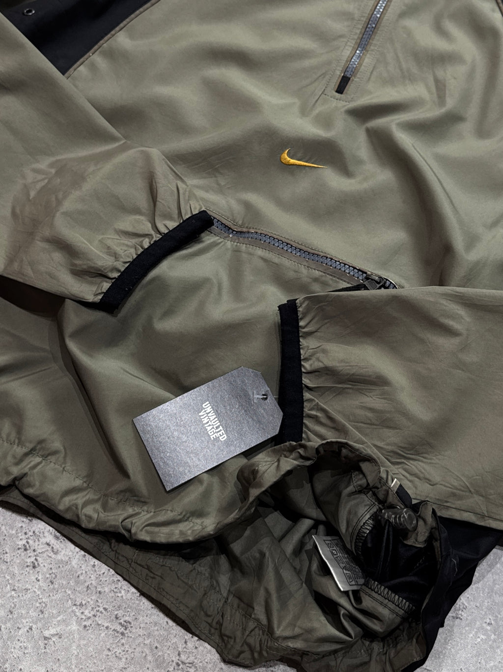 Vintage 2000s Nike Utility Windbreaker Jacket (L)