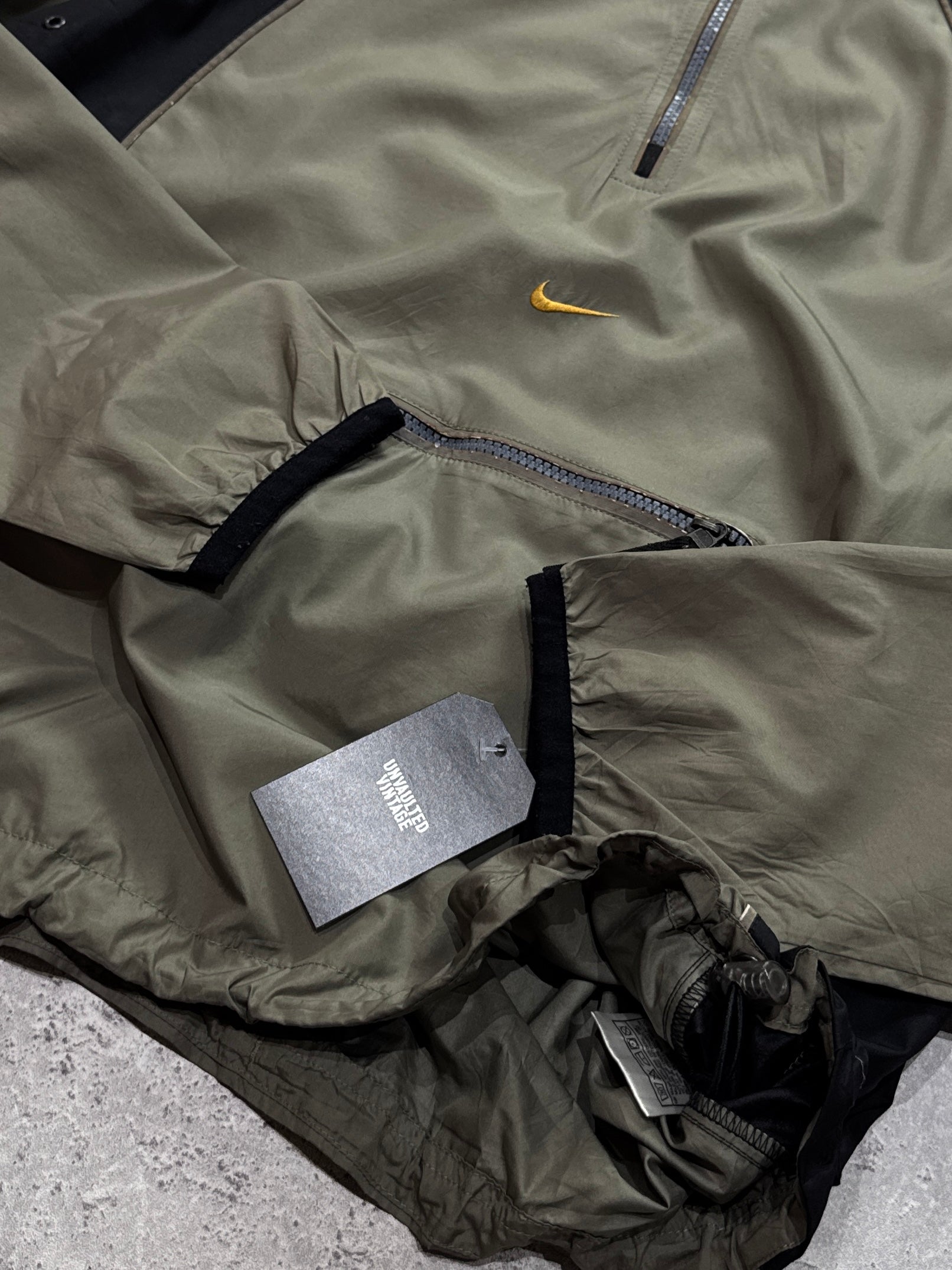 Vintage 2000s Nike Utility Windbreaker Jacket (L)