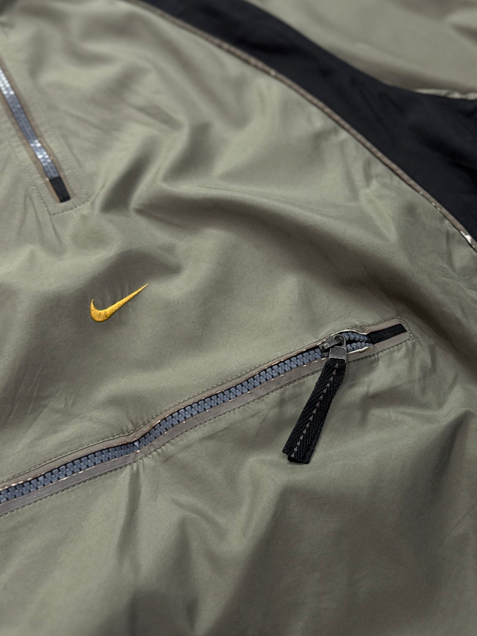 Vintage 2000s Nike Utility Windbreaker Jacket (L)