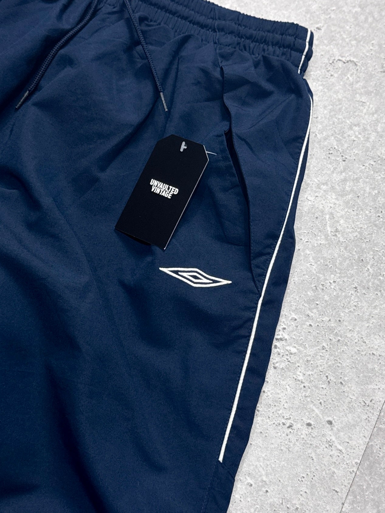 Vintage 2000s Umbro Adjustable 3/4 Track Shorts (S)