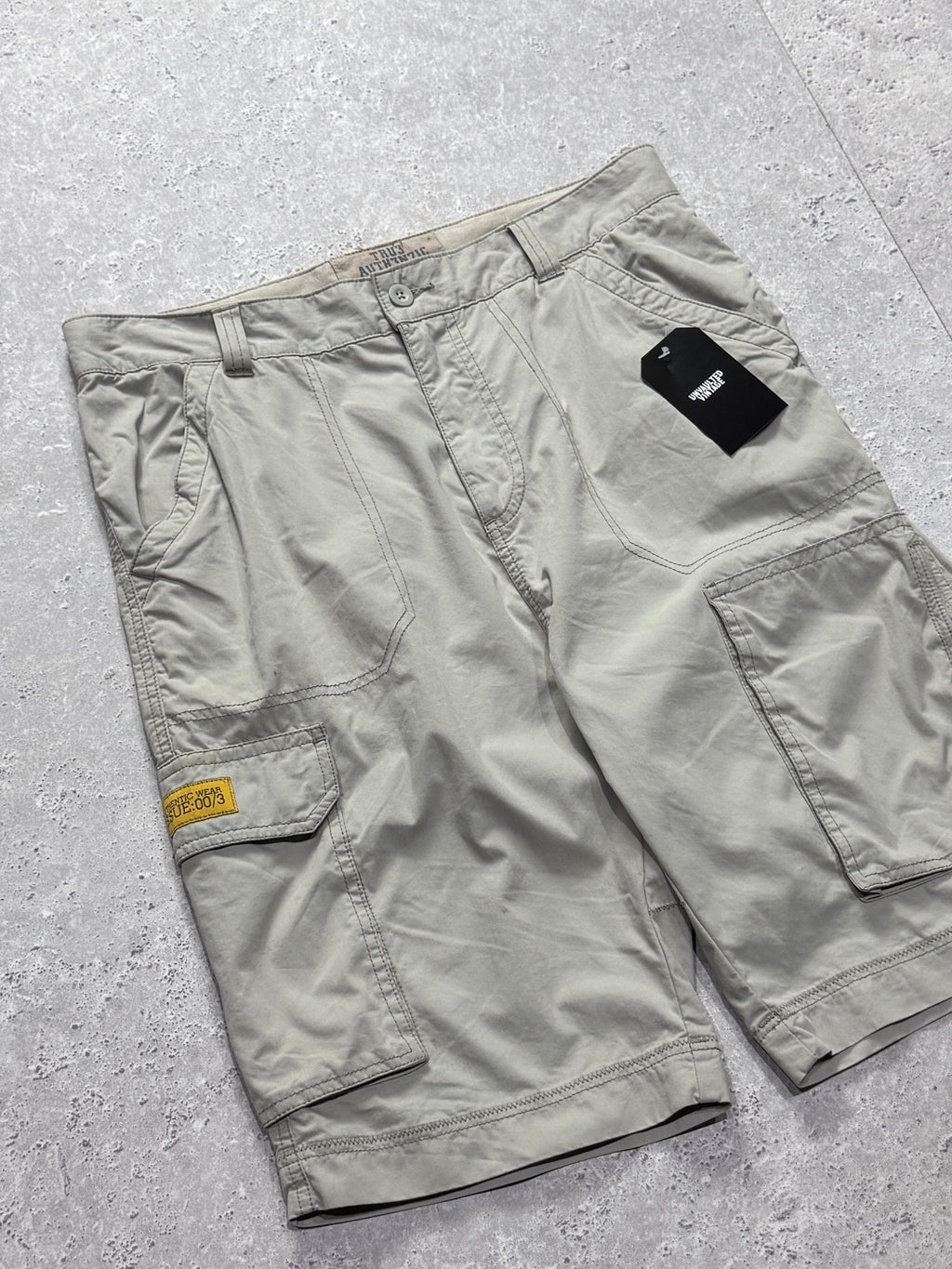 Vintage Y2K Utility Cargo Shorts (32”)