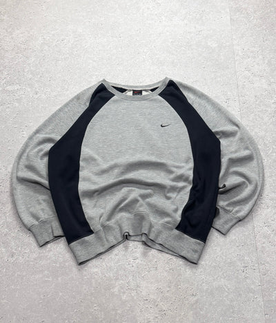 Vintage 2000s Nike Essential Sweater (L)