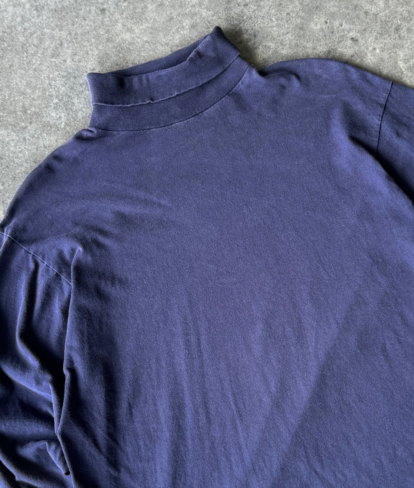 Vintage 90s Essential Mock Neck Long Sleeve Tee (L)