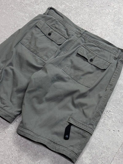 Vintage Nike ACG Cargo Shorts (S)