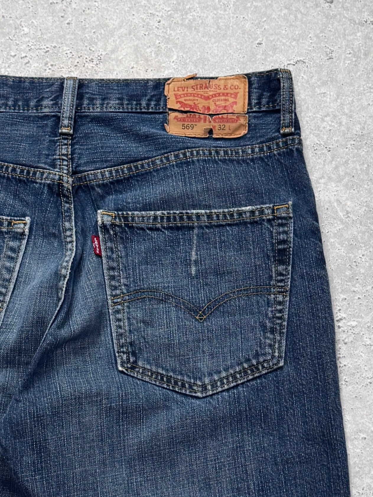 Vintage Levi 569 Denim Jorts (32")