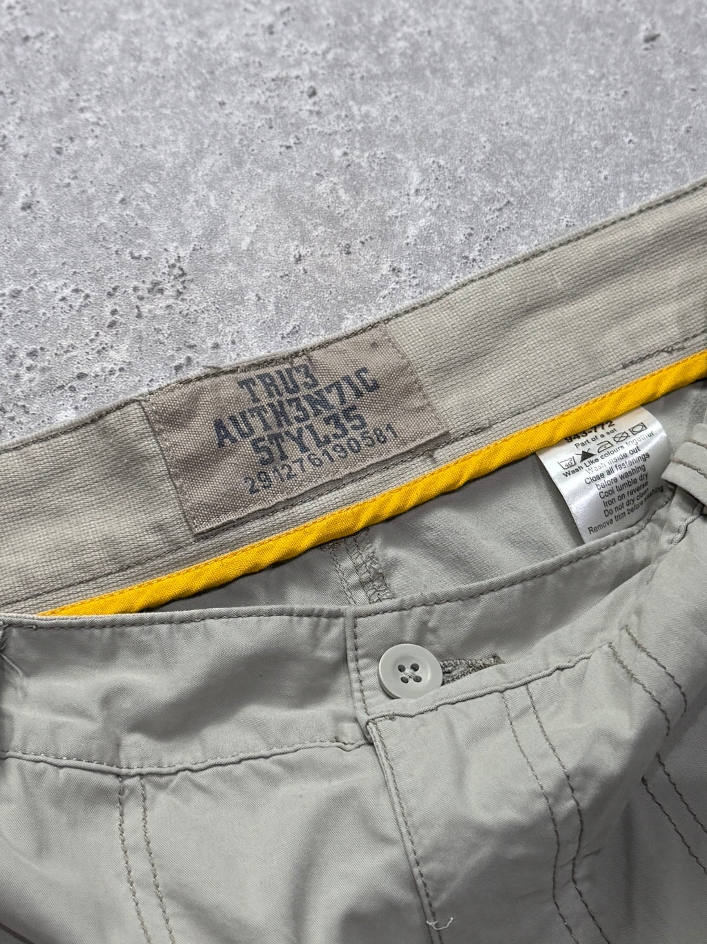 Vintage Y2K Utility Cargo Shorts (32”)