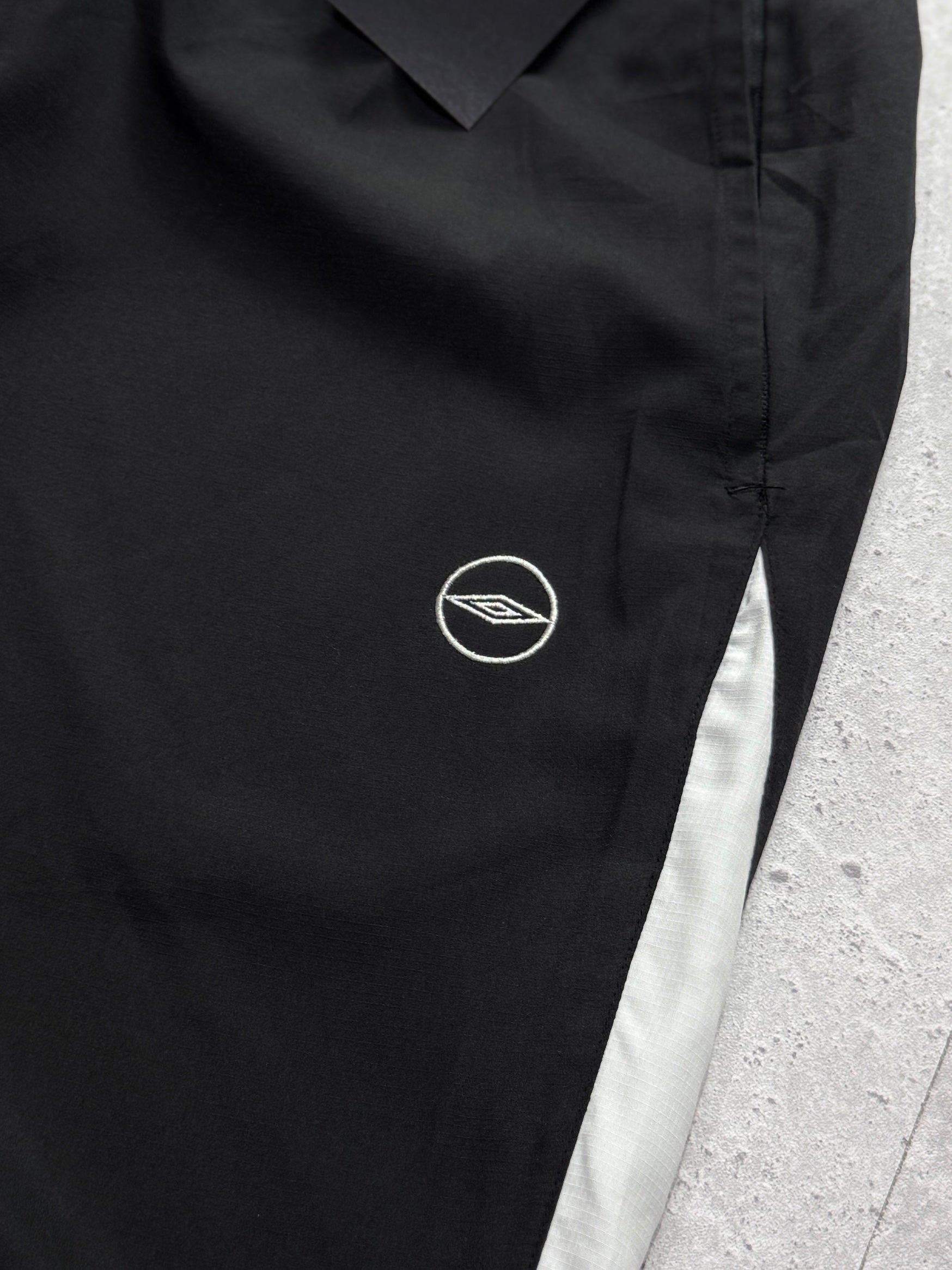 Vintage 2000s Umbro Adjustable 3/4 Track Shorts (M)