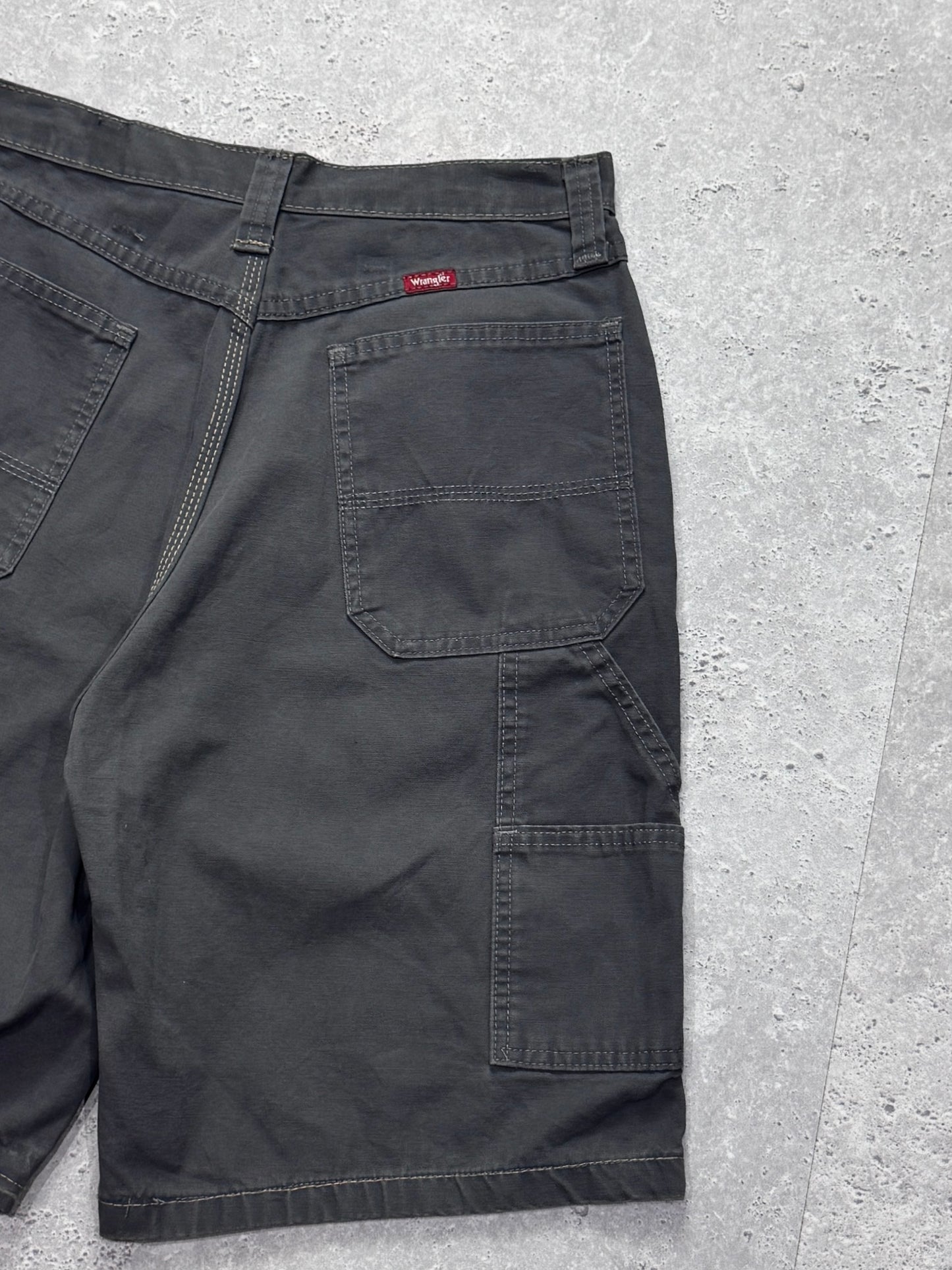 Vintage 2000s Wrangler Carpenter Shorts (30")