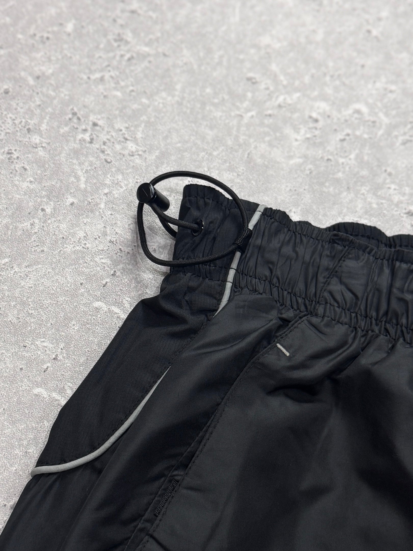 Vintage 2000s Nike Air Max Track Shorts (L)