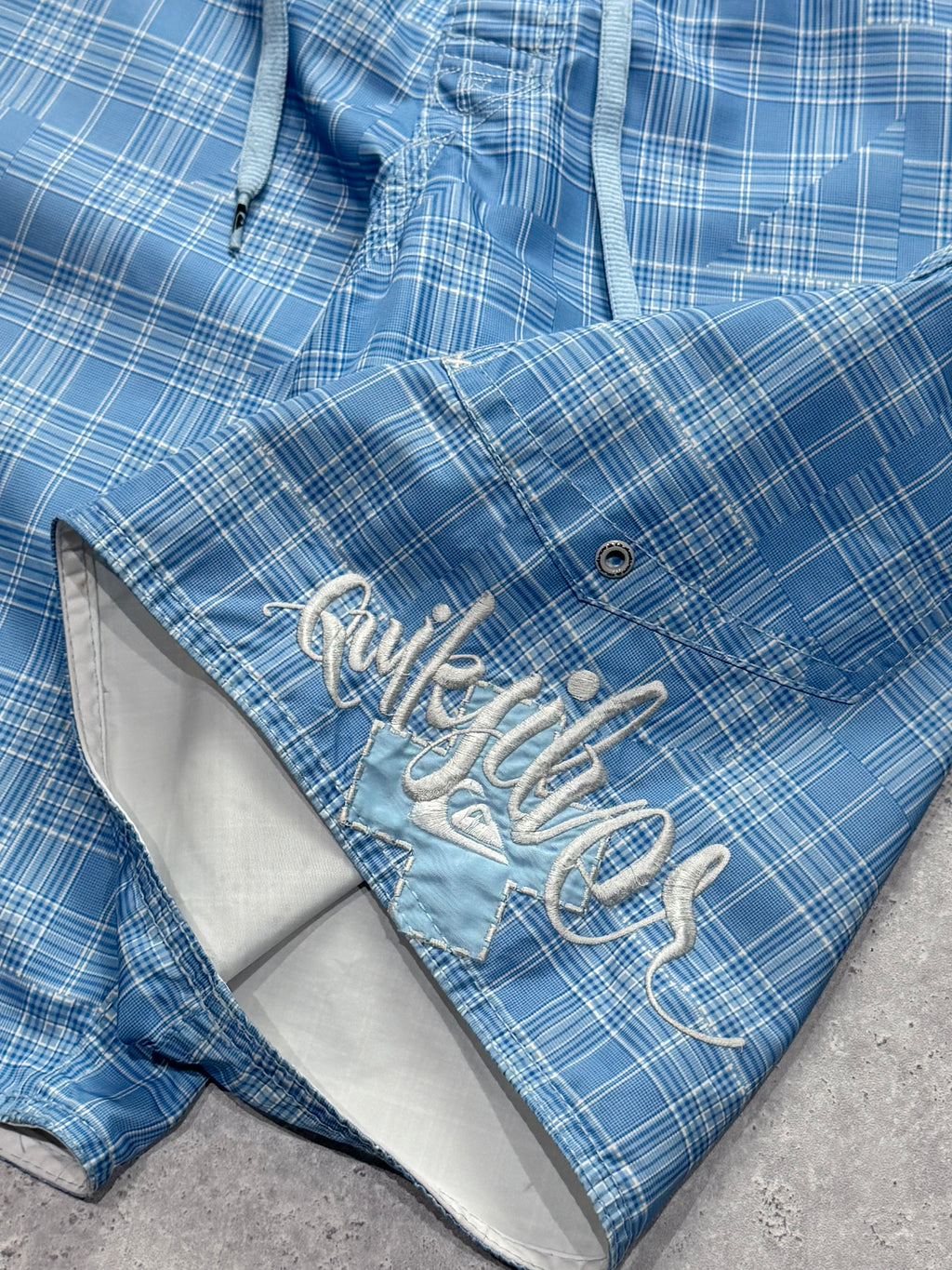 Vintage 2000s Quiksilver Plaid Boardshorts (32")