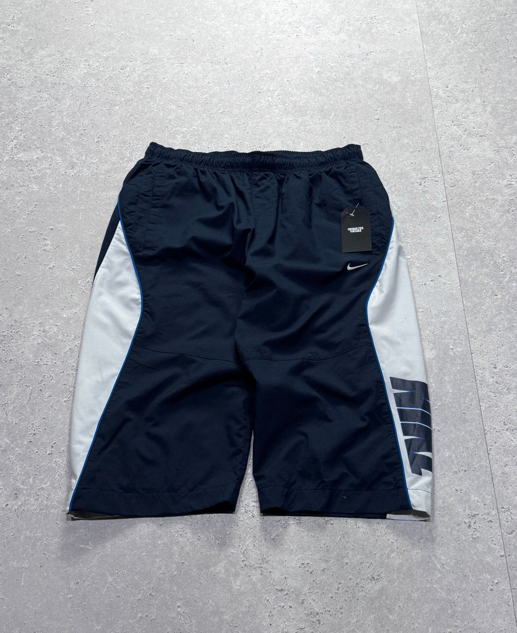 Vintage 2000s Nike Spellout 3/4 Track Shorts (L)