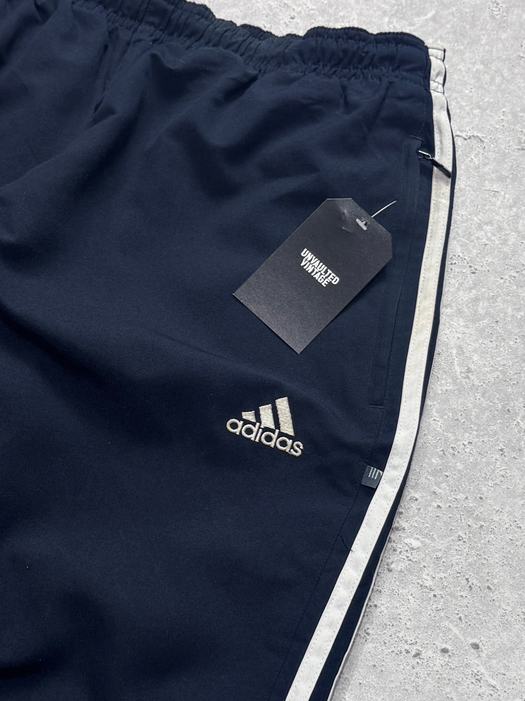 Vintage 2000s Adidas 3/4 Track Shorts (M)