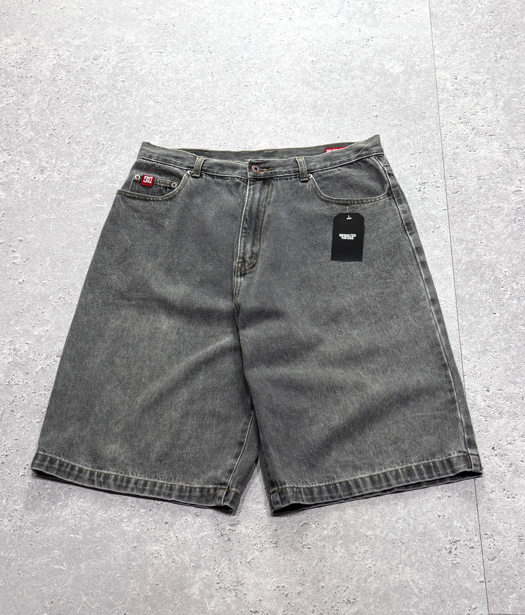 Vintage Y2K DC Shoes Embroidered Jorts (34")