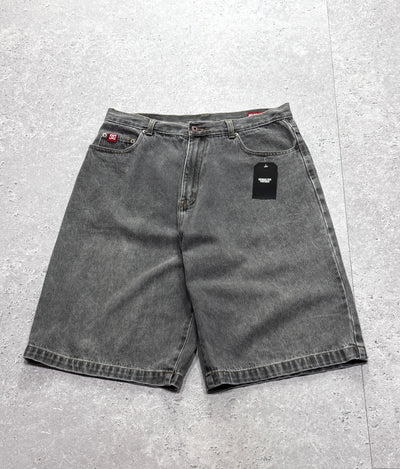 Vintage Y2K DC Shoes Embroidered Jorts (34")