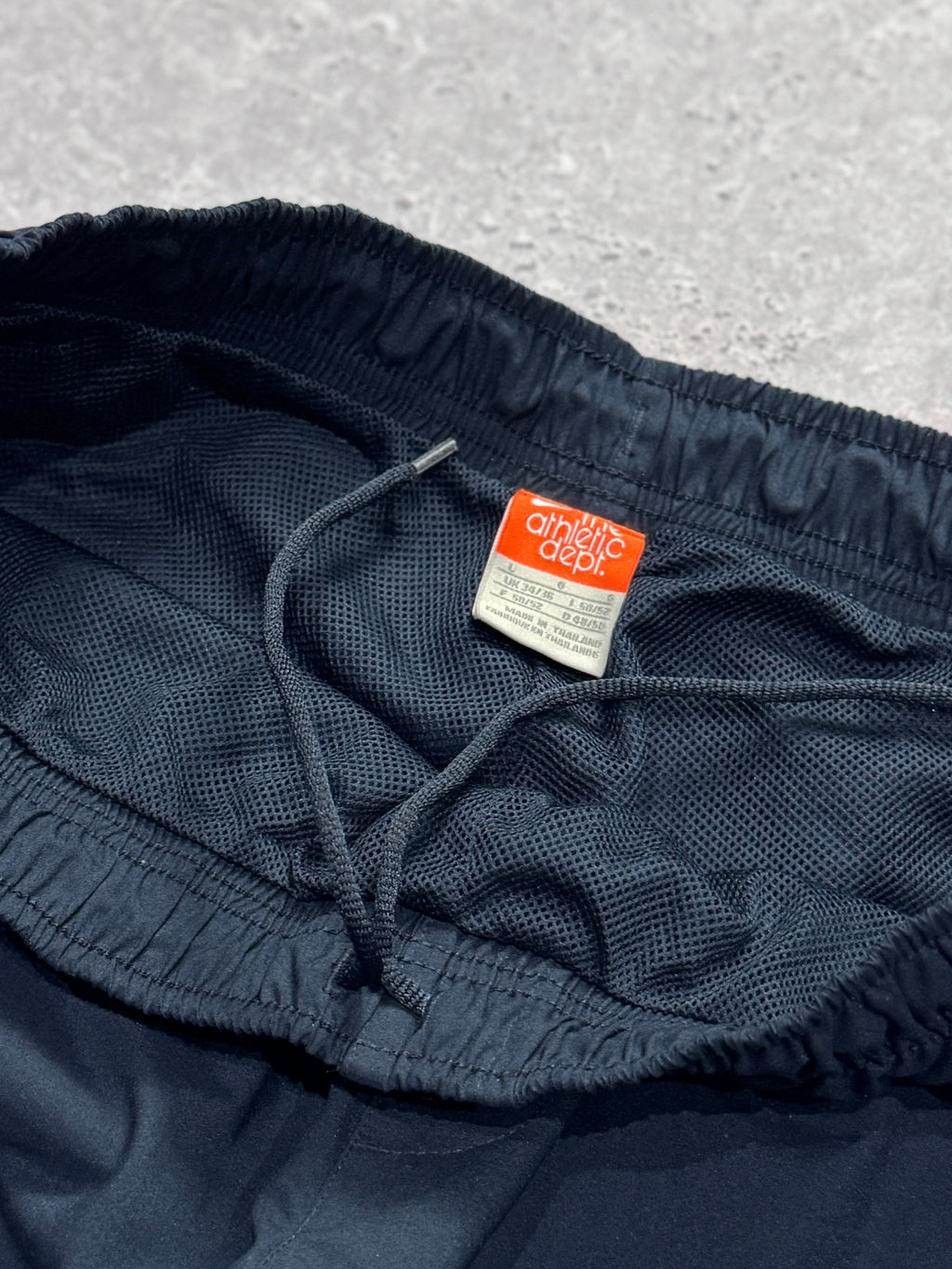 Vintage 2000s Nike Spellout 3/4 Track Shorts (L)