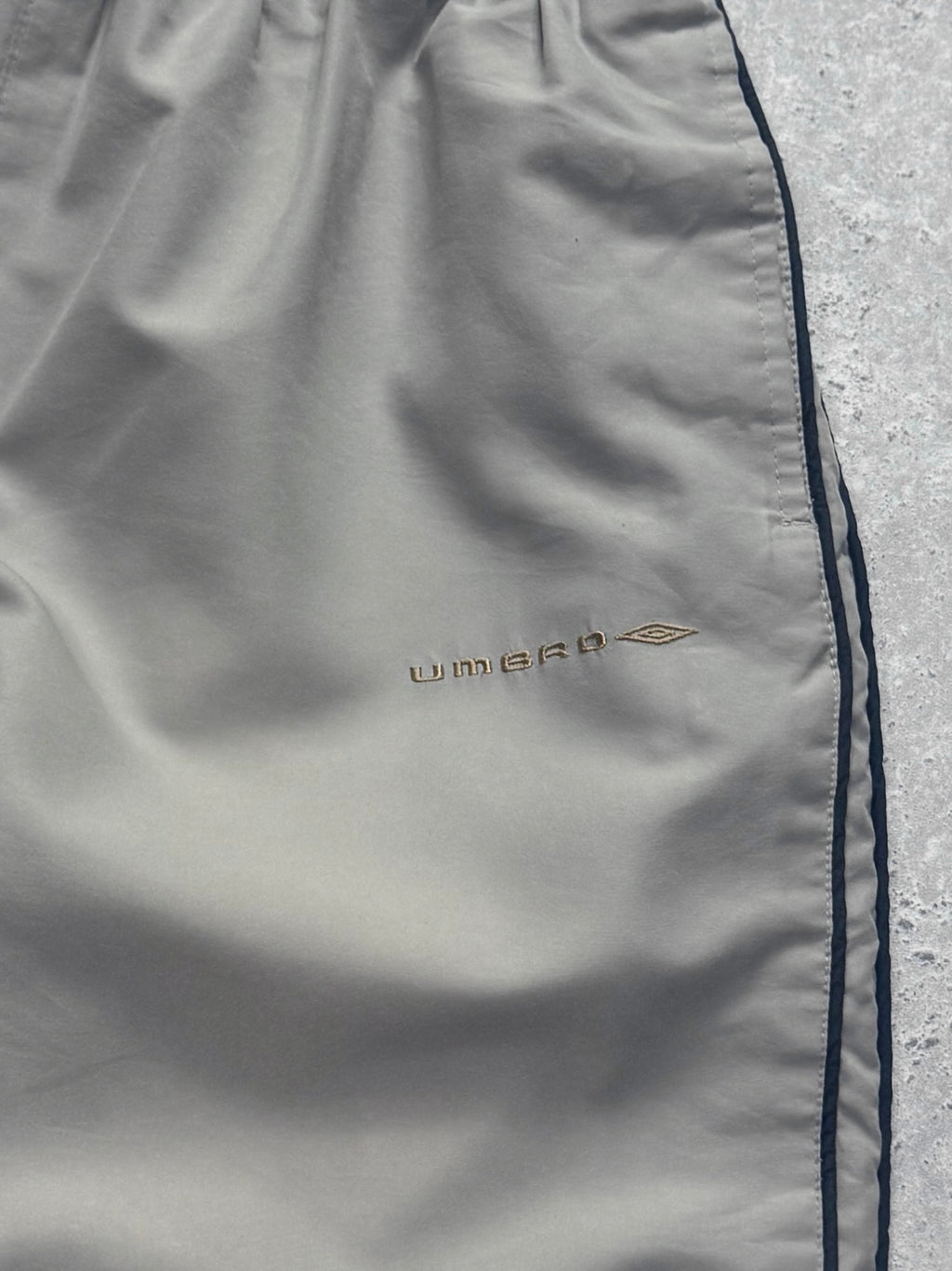 Vintage 2000s Umbro Adjustable 3/4 Track Shorts (XS)