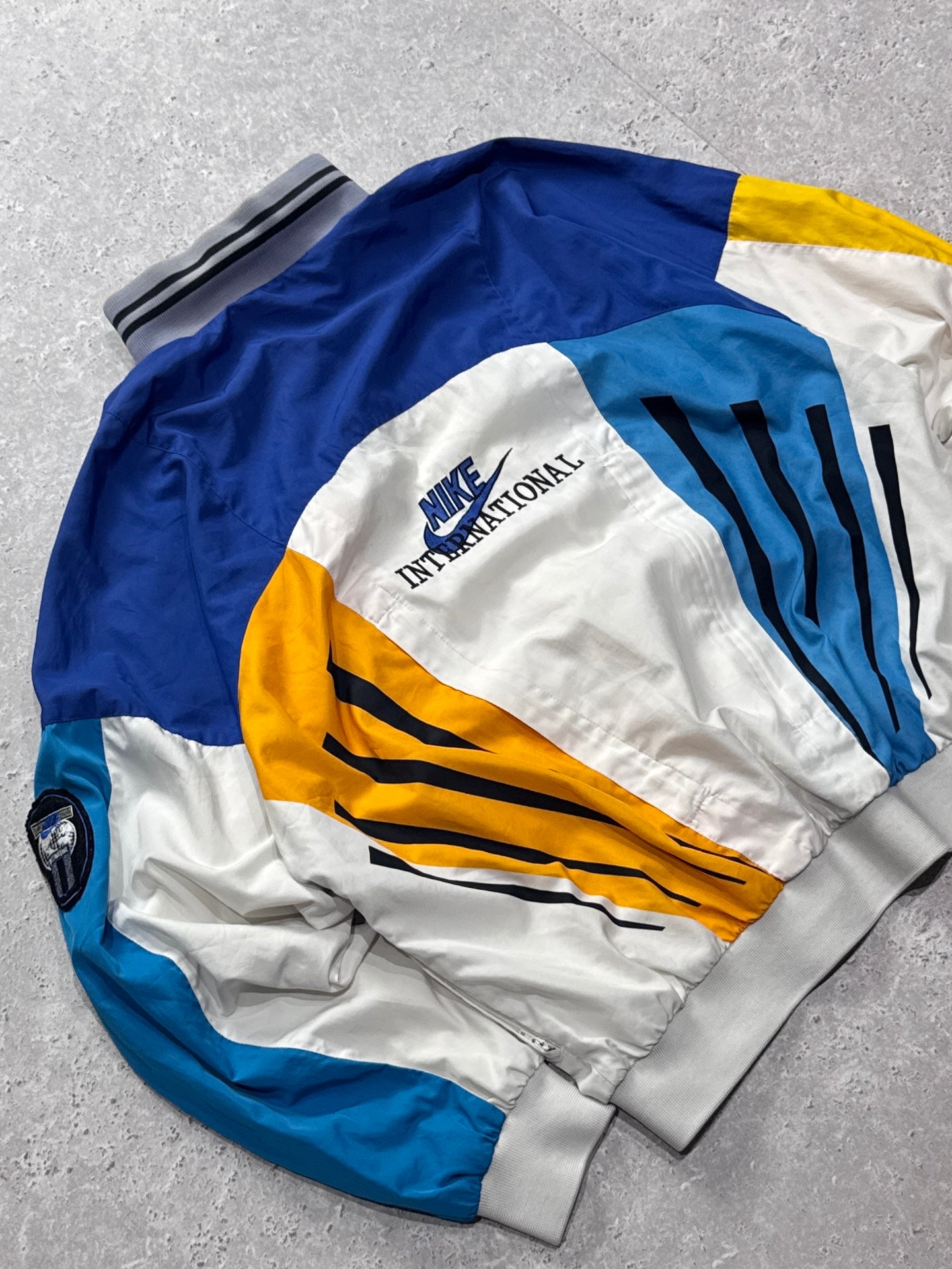 Vintage 90s Nike International Windbreaker Jacket (L)