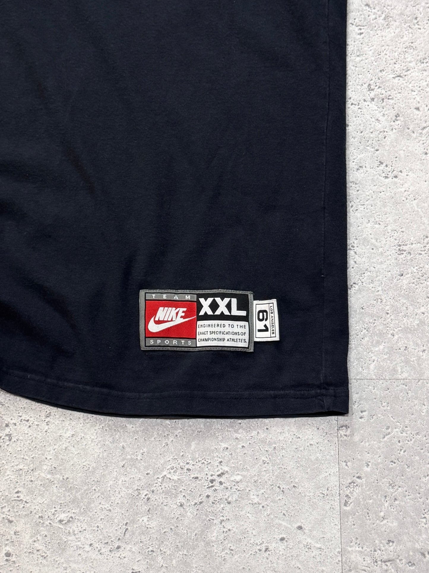 Vintage 2000s Nike X Los Angeles Lakers NBA Tee (2XL)