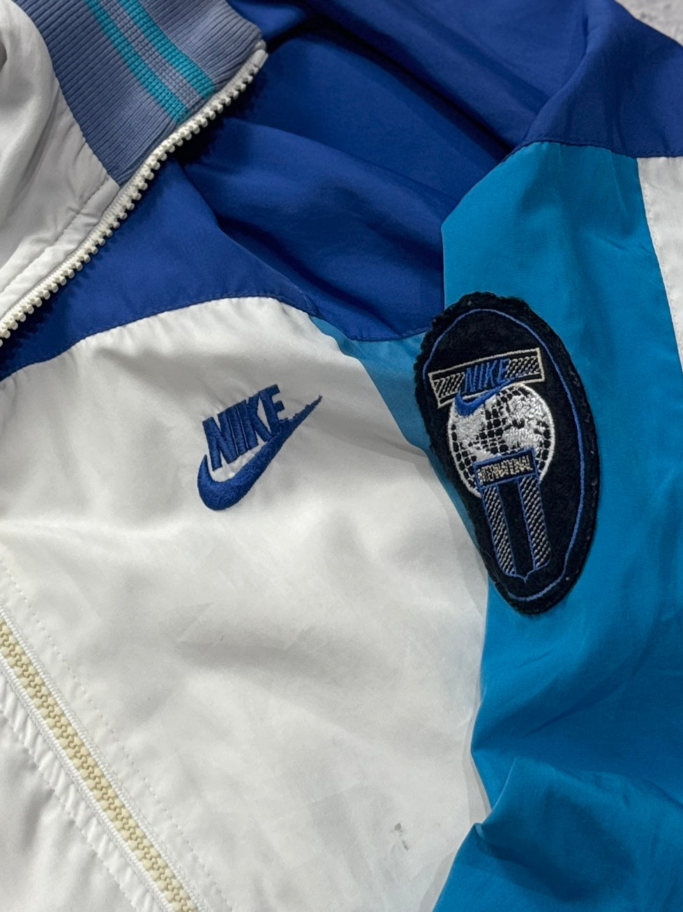 Vintage 90s Nike International Windbreaker Jacket (L)