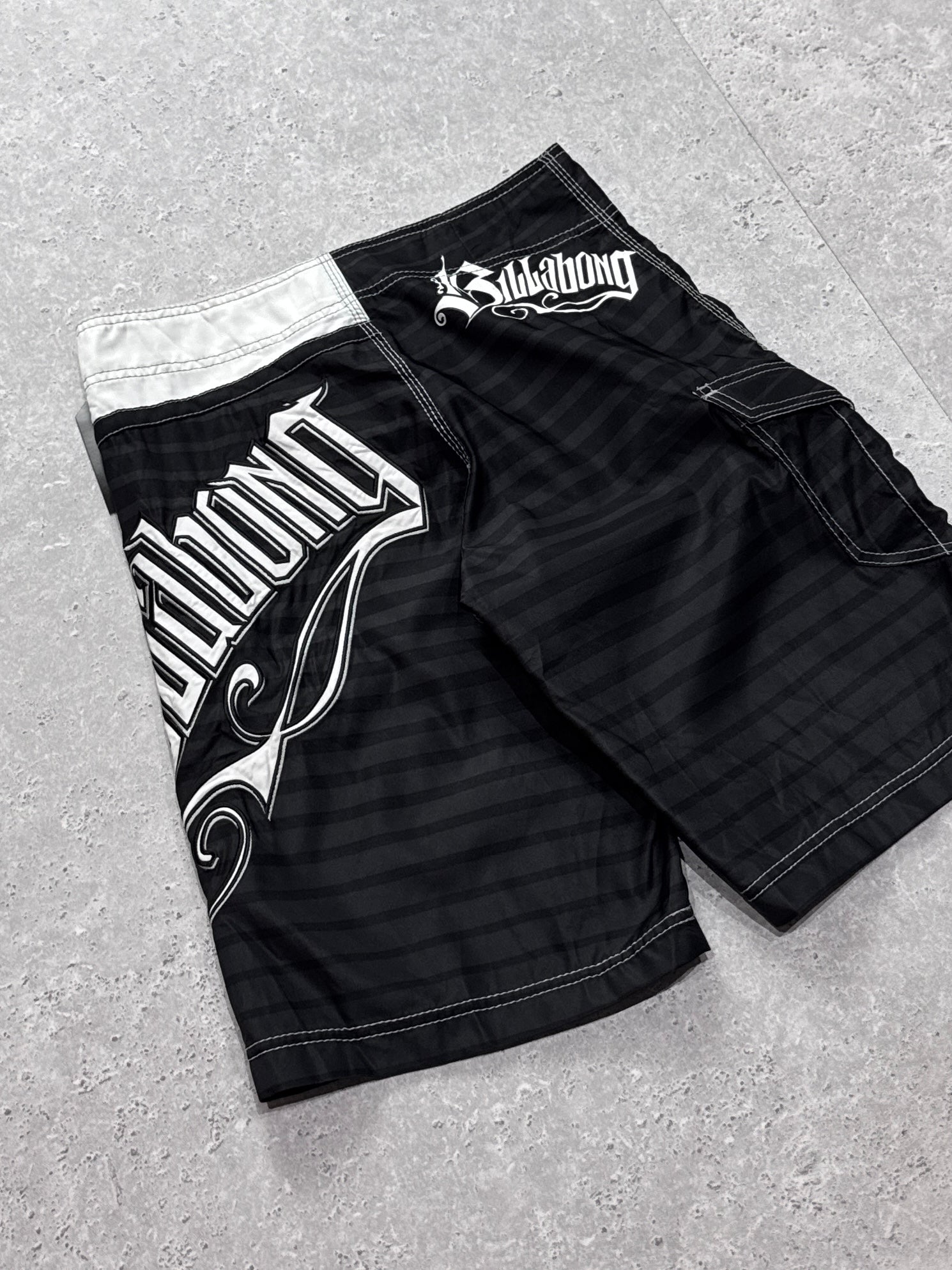 Vintage 2000s Billabong “Brian Grubb” Boardshorts (30”)