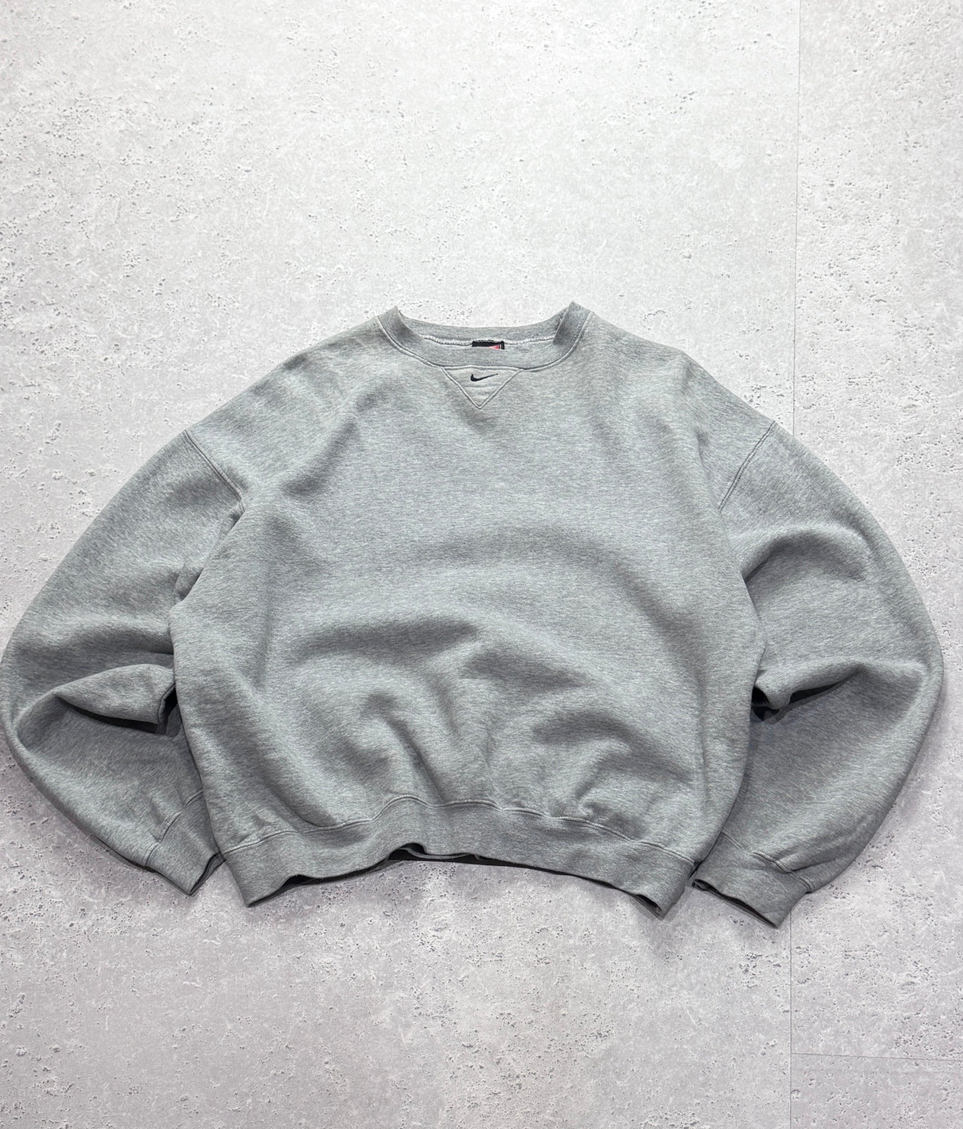 Vintage 2000s Nike Essential Sweater (L)