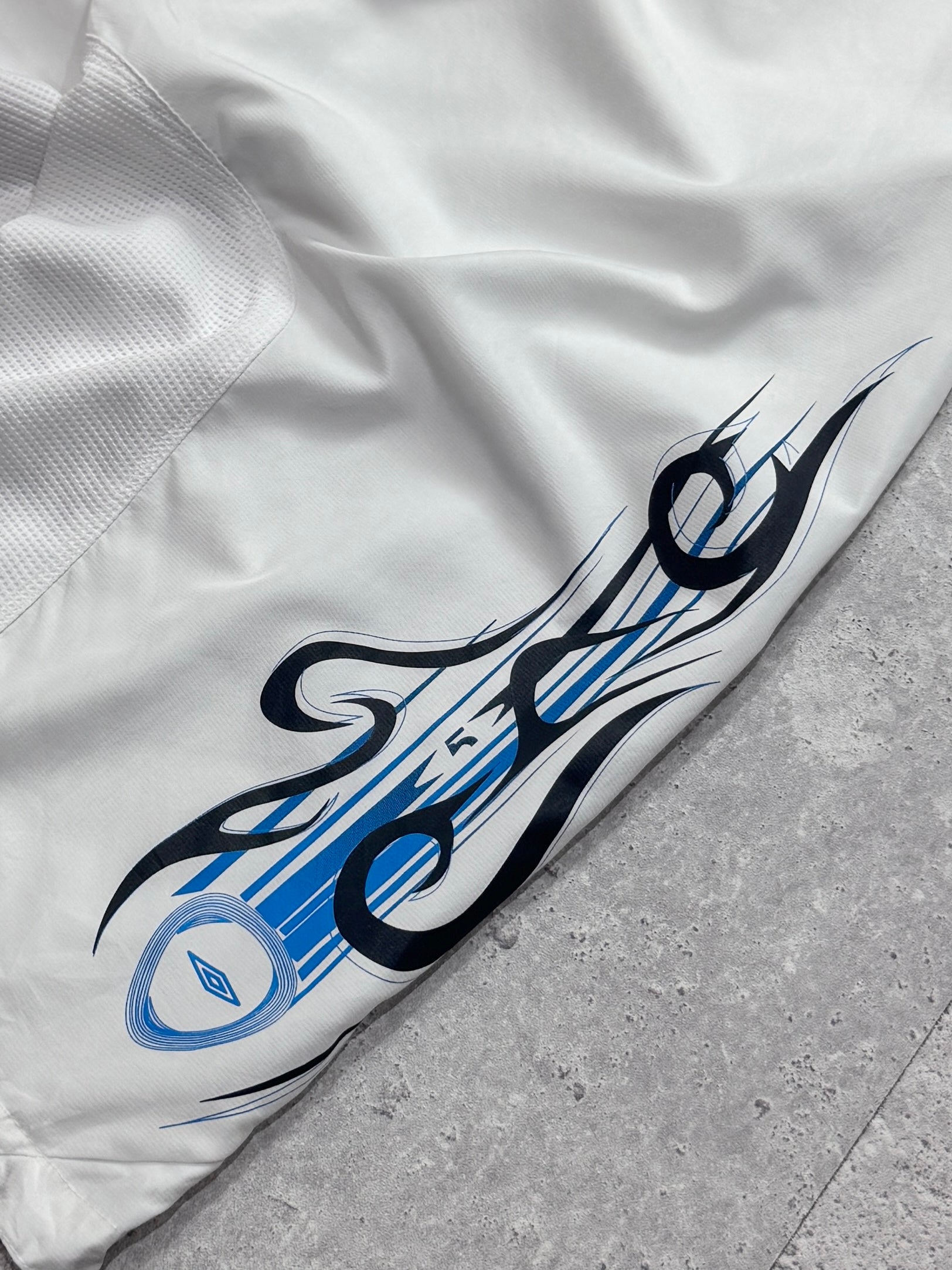 Vintage Y2K Umbro Adjustable 3/4 Track Shorts (M)