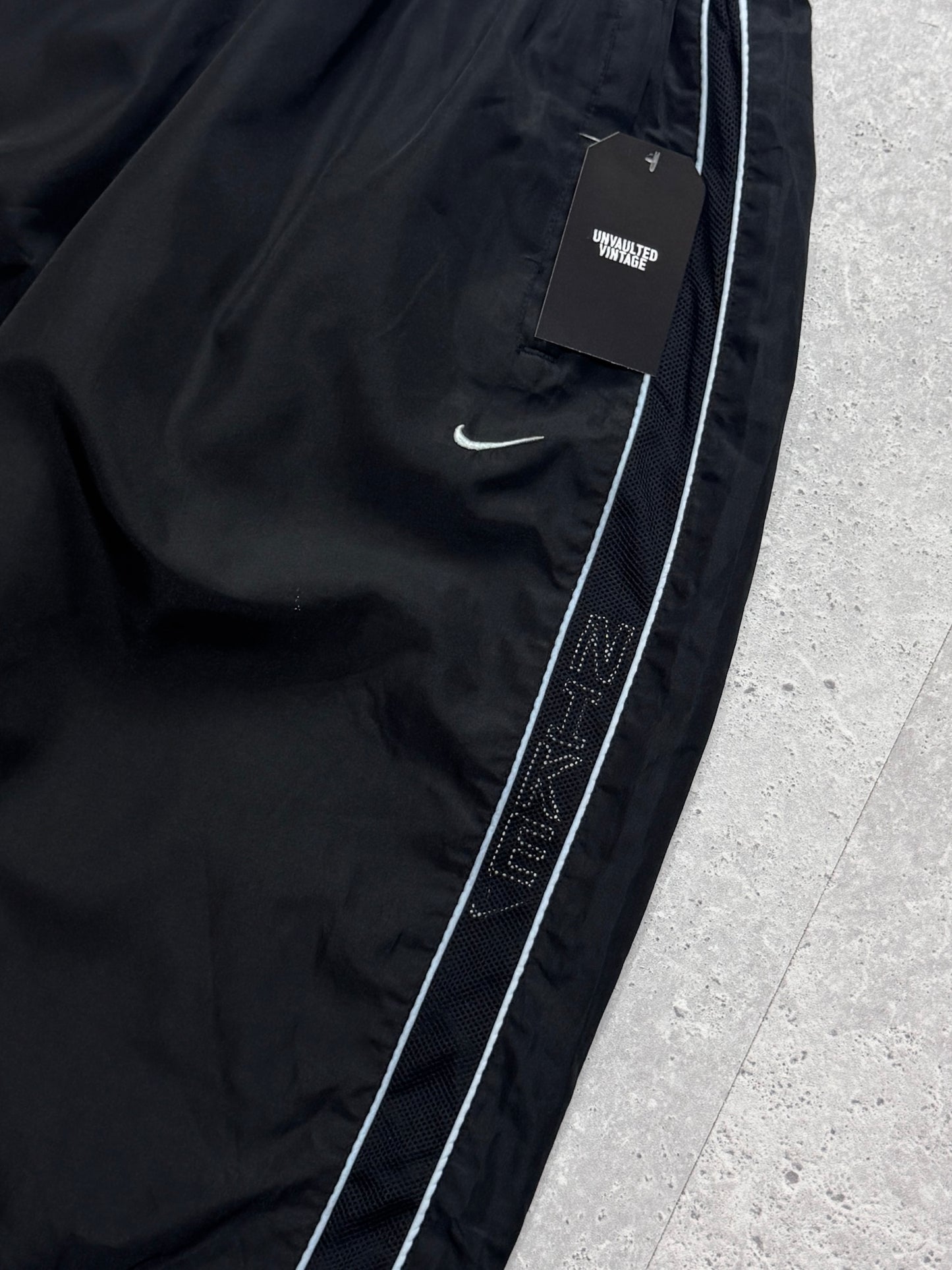 Vintage 2000s Nike 3/4 Track Shorts (28")
