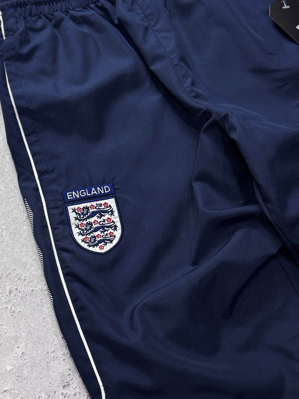 Vintage 2000s Umbro X England Football 3/4 Track Shorts (S)