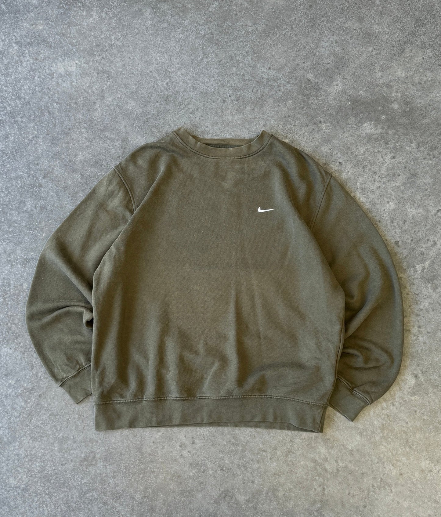 Vintage Nike Essential Sweater (XL)