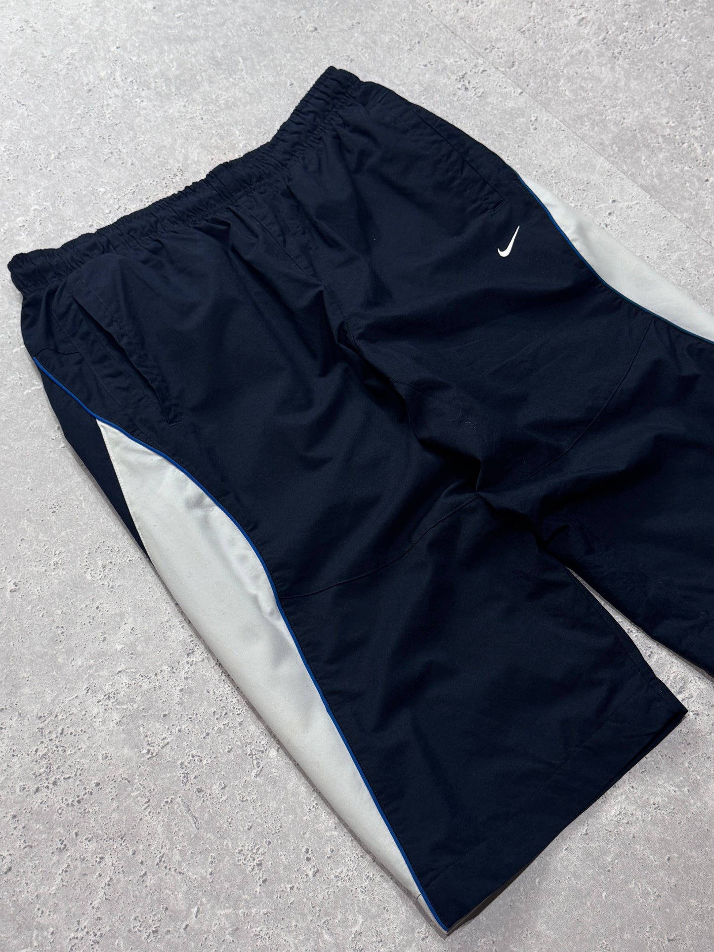 Vintage 2000s Nike Spellout 3/4 Track Shorts (32")