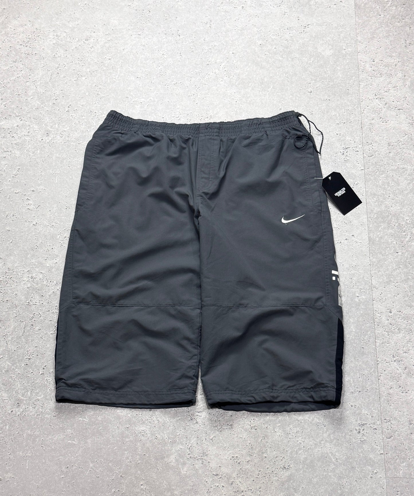 Vintage 2000s Nike Air Adjustable 3/4 Track Shorts (34")
