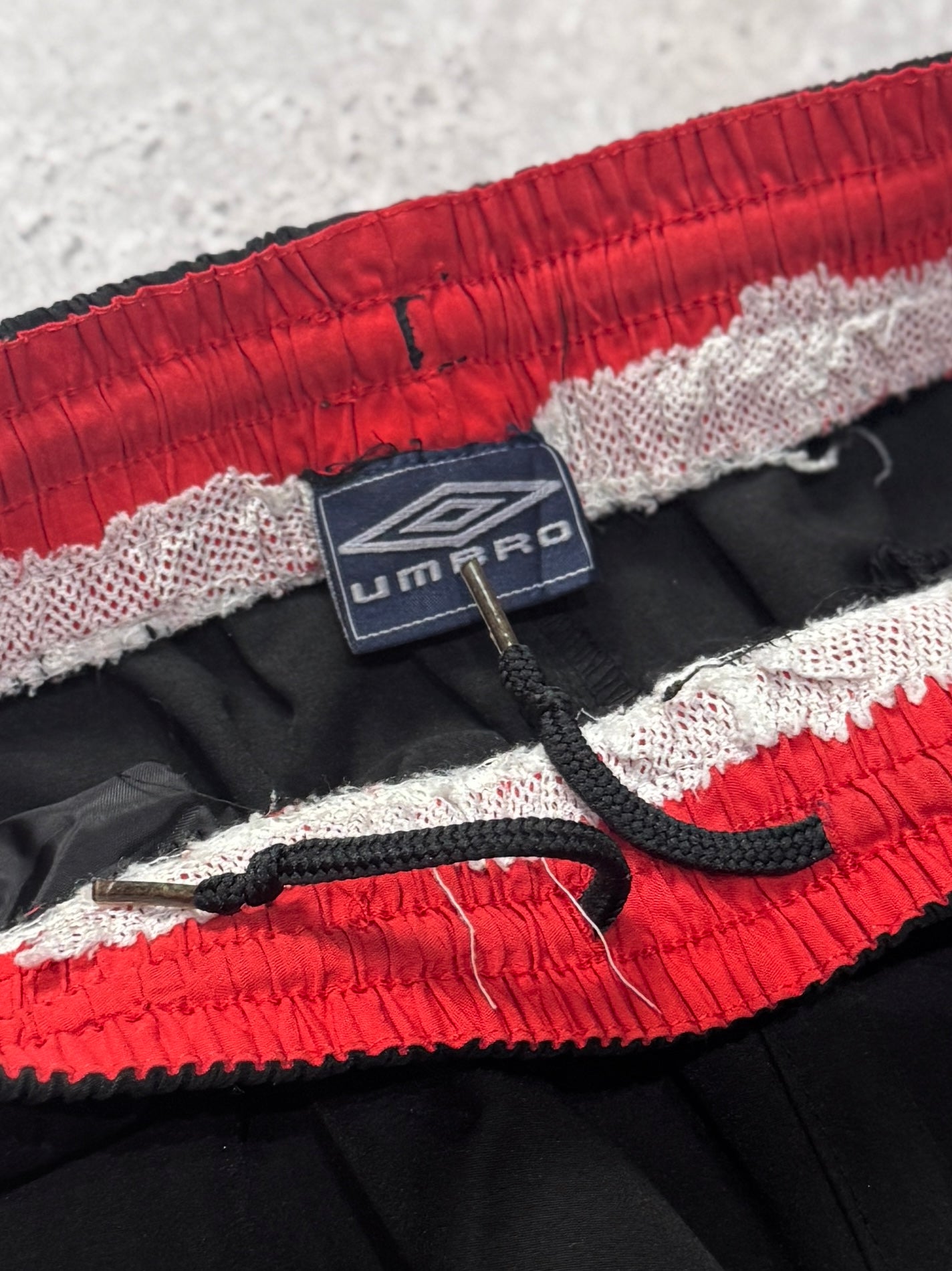 Vintage 2000s Umbro Adjustable 3/4 Track Shorts (M)