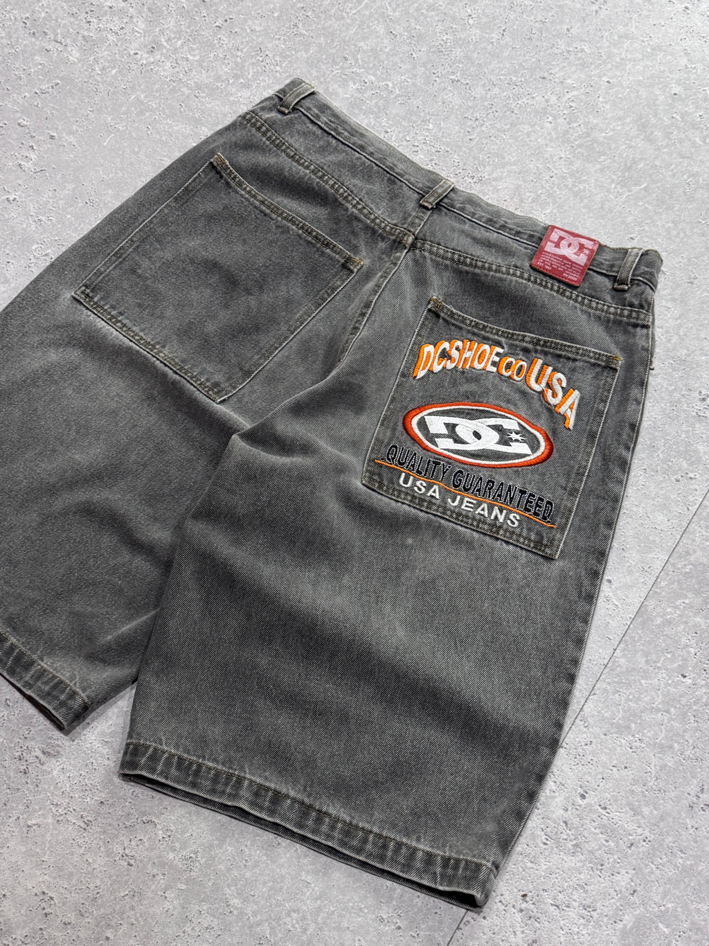 Vintage Y2K DC Shoes Embroidered Jorts (34")