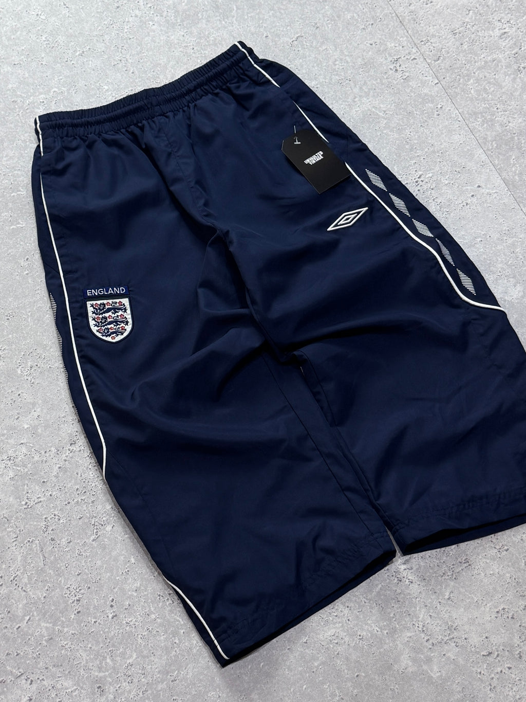 Vintage 2000s Umbro X England Football 3/4 Track Shorts (S)