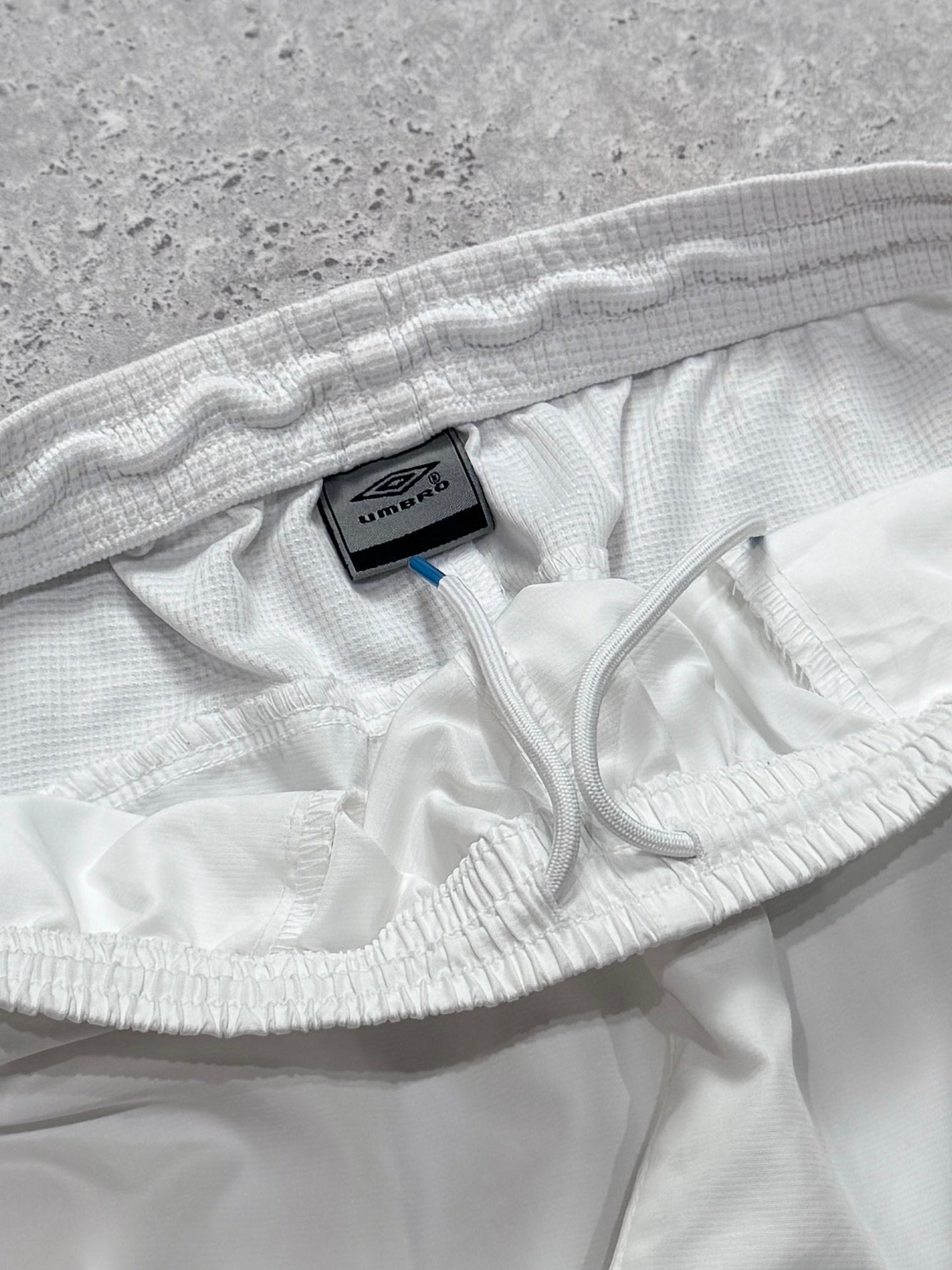 Vintage Y2K Umbro Adjustable 3/4 Track Shorts (M)