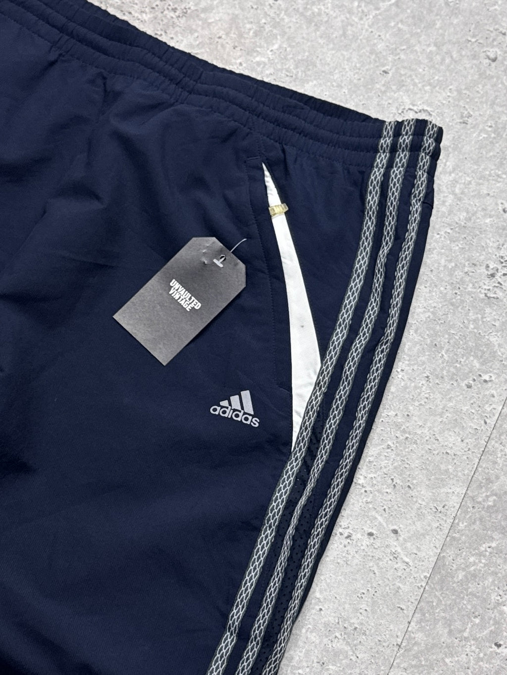 Vintage 2000s Adidas Adjustable 3/4 Track Shorts (L)