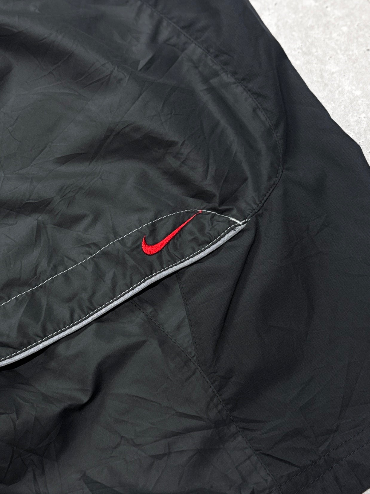 Vintage 2000s Nike Air Max Track Shorts (L)