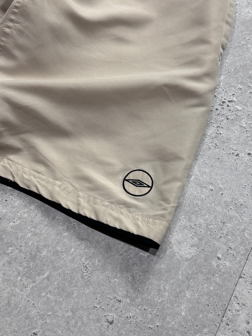 Vintage 2000s Umbro Running Shorts (S)