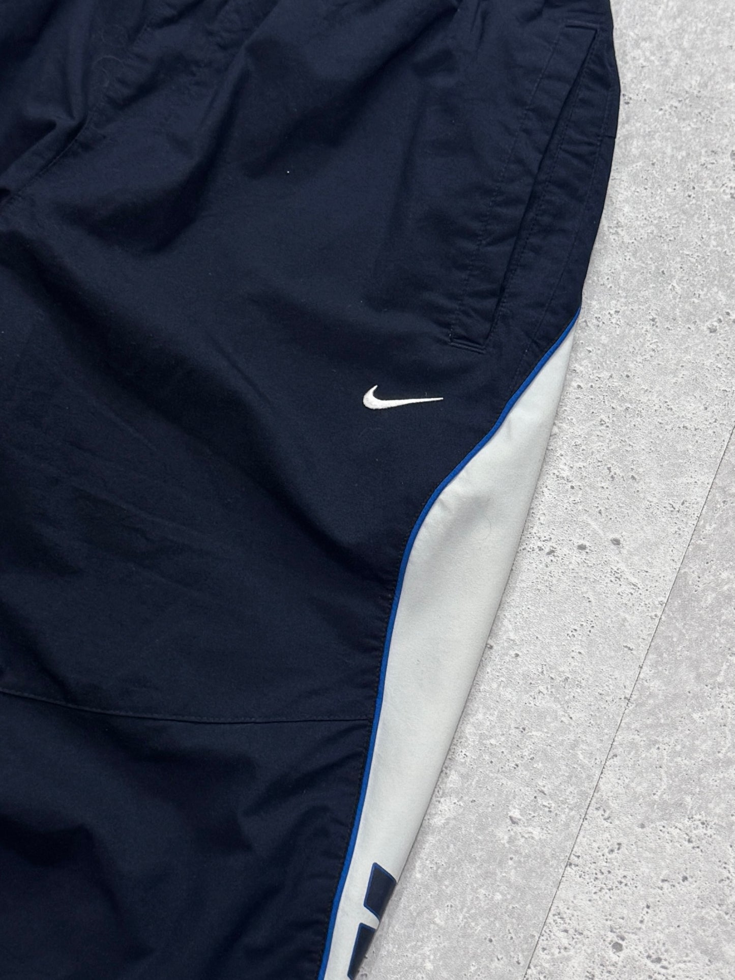 Vintage 2000s Nike Spellout 3/4 Track Shorts (32")