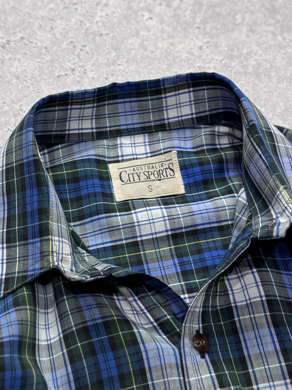 Vintage 2000s Plaid Button Up Shirt (L)