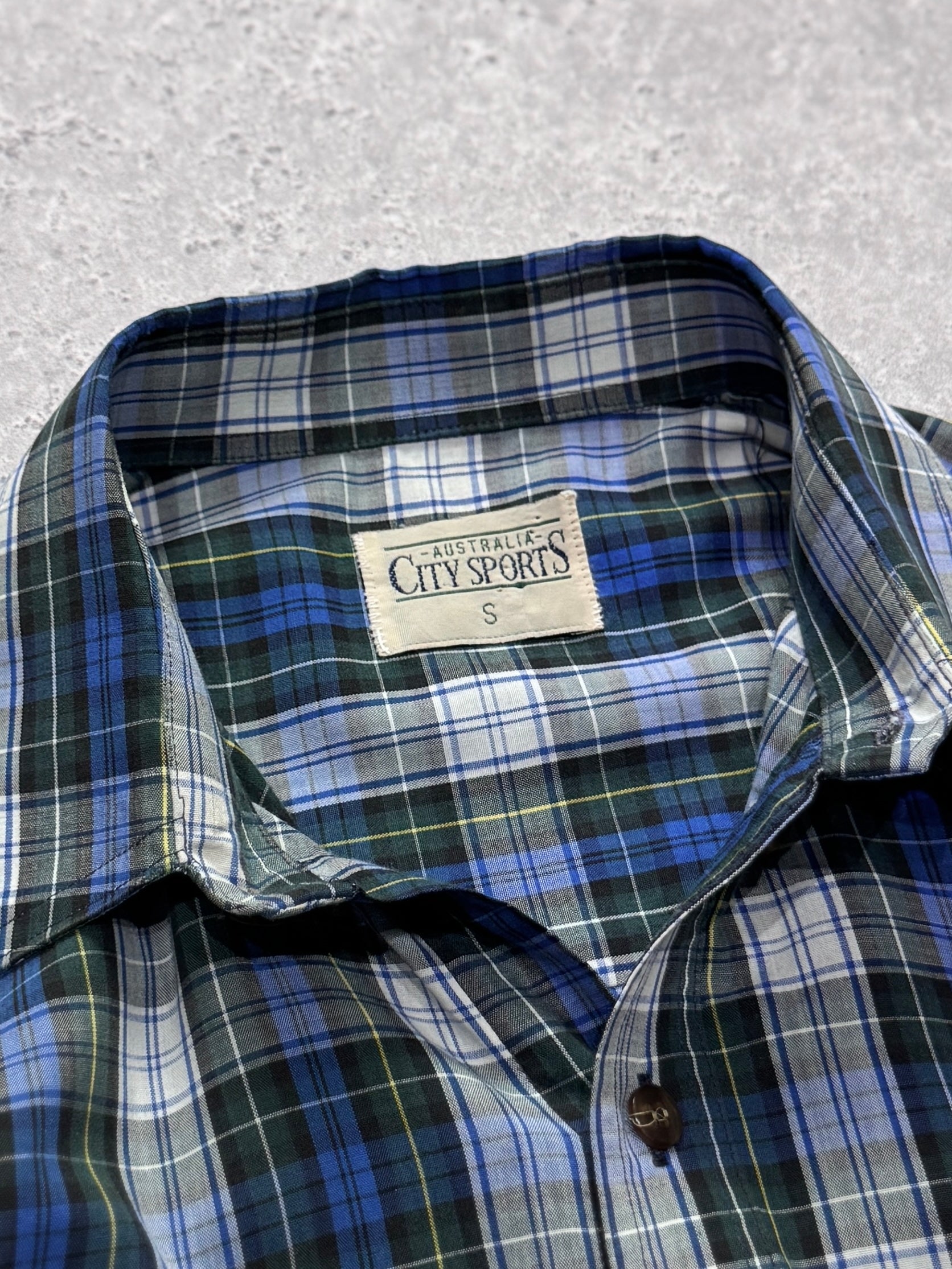 Vintage 2000s Plaid Button Up Shirt (L)