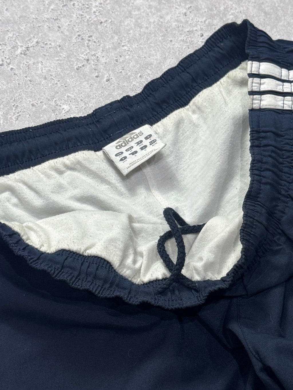 Vintage 2000s Adidas 3/4 Track Shorts (M)